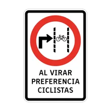 preferencia ciclistas al virar derecha